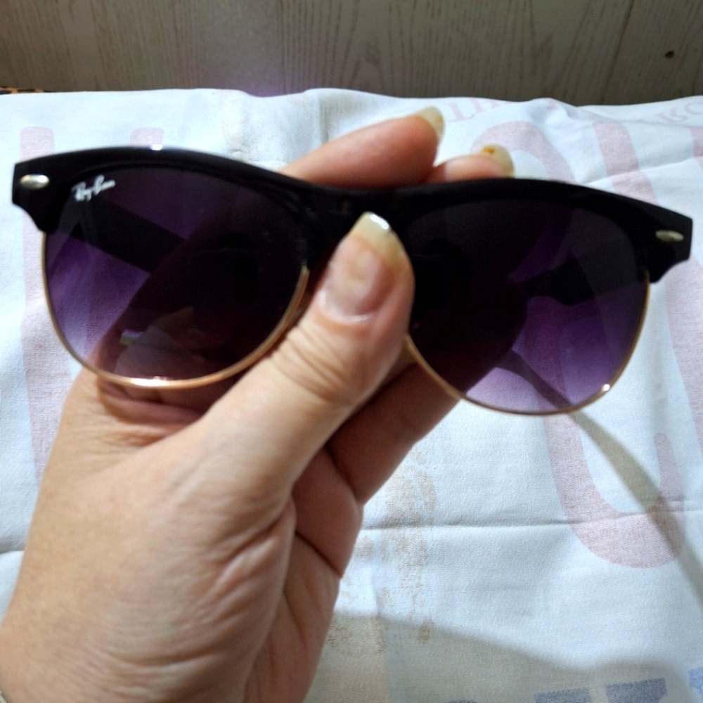 Ray-Ban 2145 Women's Sunglasses. *Vintage* **No Scratches**. Includes Free Case.
